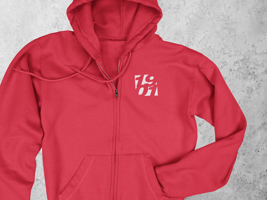 Roter Hoodie mit schlichtem Offenbach-Schriftzug auf der linken Brust